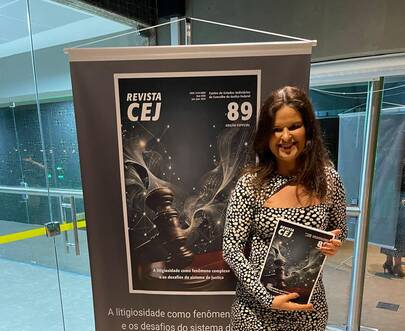 Diretora de Comunicação da Amagis participa de lançamento de edição da Revista CEJ, com direito a artigo