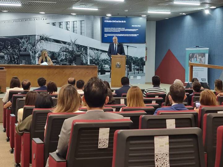 Alunos da ESMA aproveitam palestra de Professor da Universidade de Coimbra no TJDFT